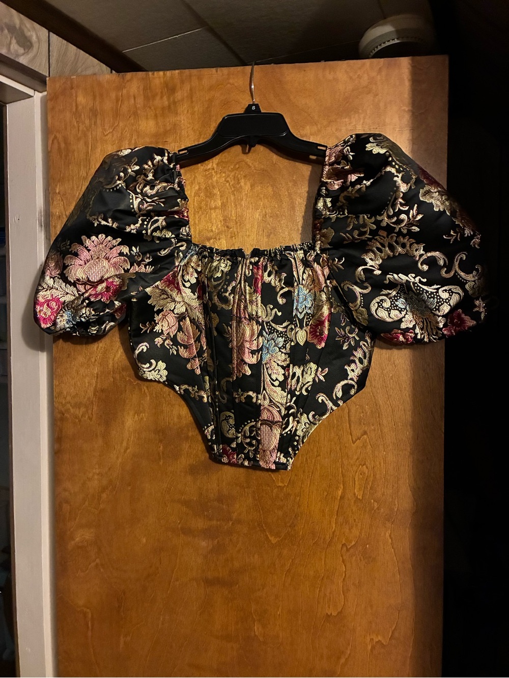 SHEIN Black Floral Brocade Puff-Sleeve Cropped Top
